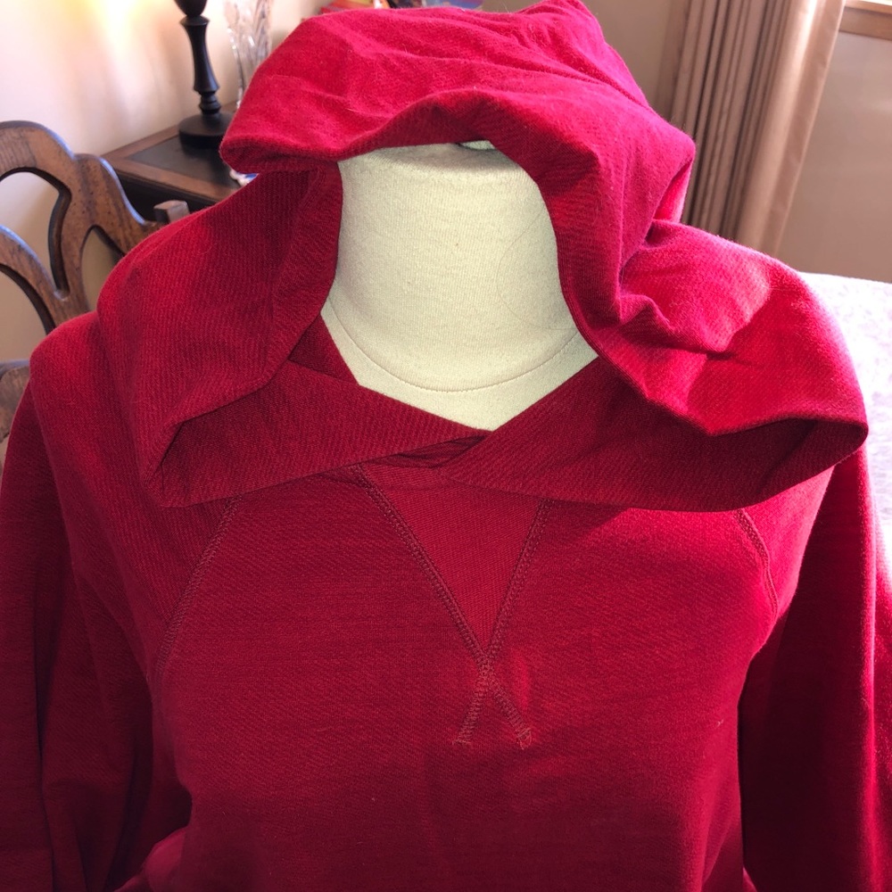 Lululemon red hooded sweater with detail, 10